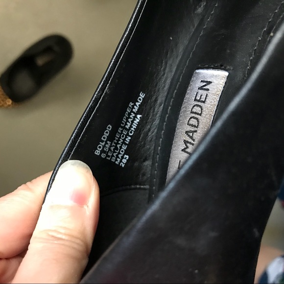 Heels with gold pin - Picture 6 of 6